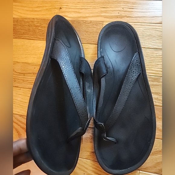 Olukai Sandals - Picture 3 of 9